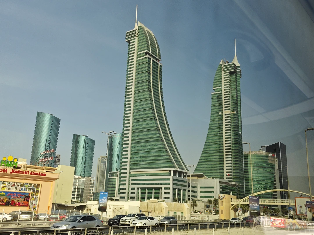 Путешествовали по Бахрейну с гидом Татьяной Тавальби, которая увлекла нас своим рассказом о жизни, культуре и