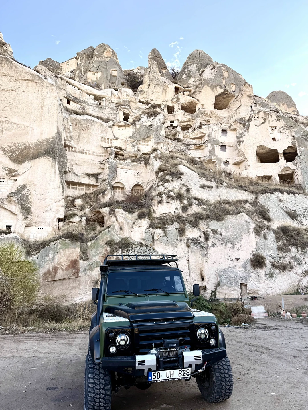 Отличная поездка, водитель очень уверенно и при этом иногда виртуозно прокатил нас по всем локациям, был