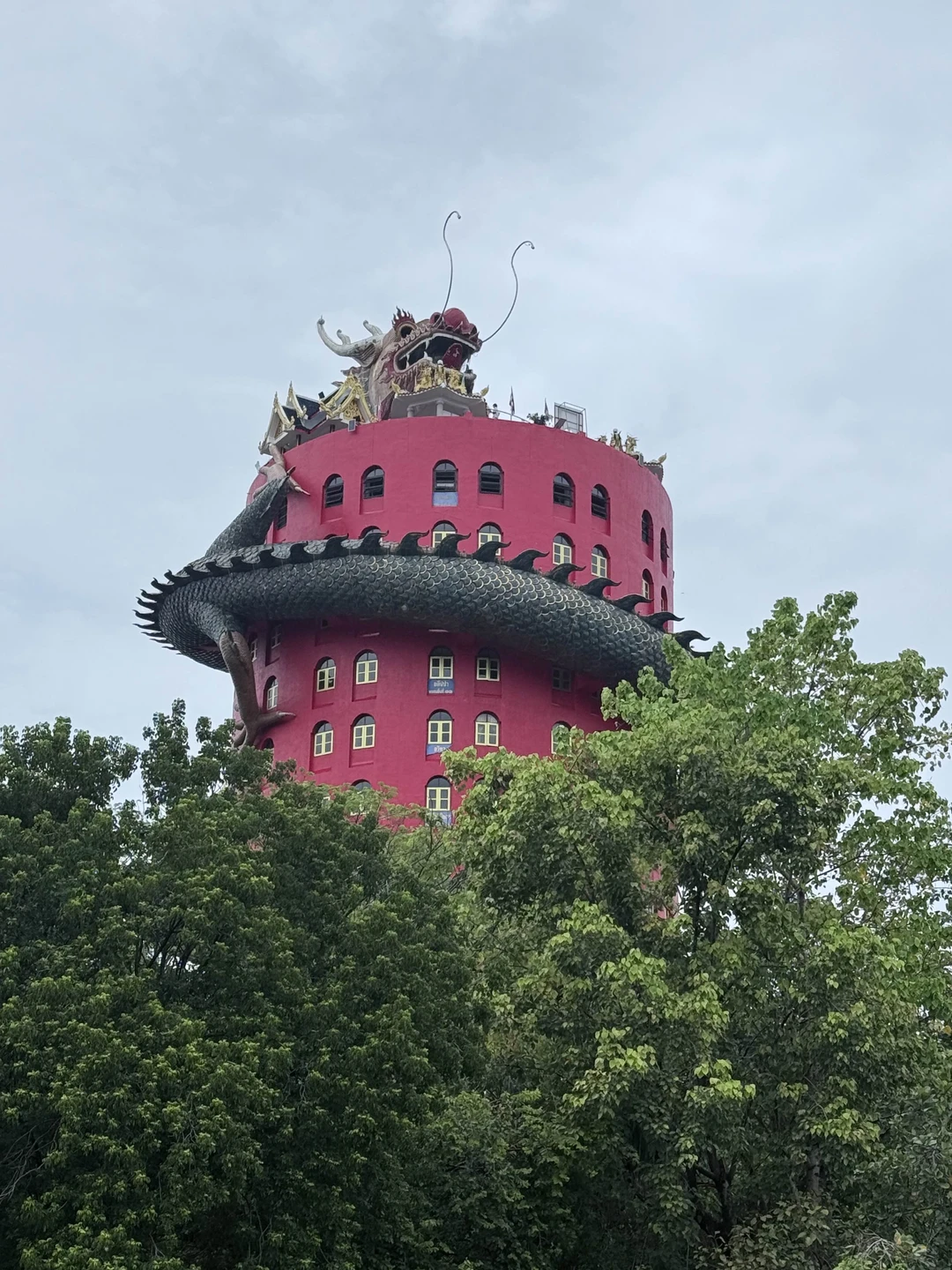 Огромное спасибо организаторам за интересную,не такую,как у всех,экскурсию «Мистический Бангкок». Гала-ты великолепна,удачи!!!!. Мы незабываемо провели день!