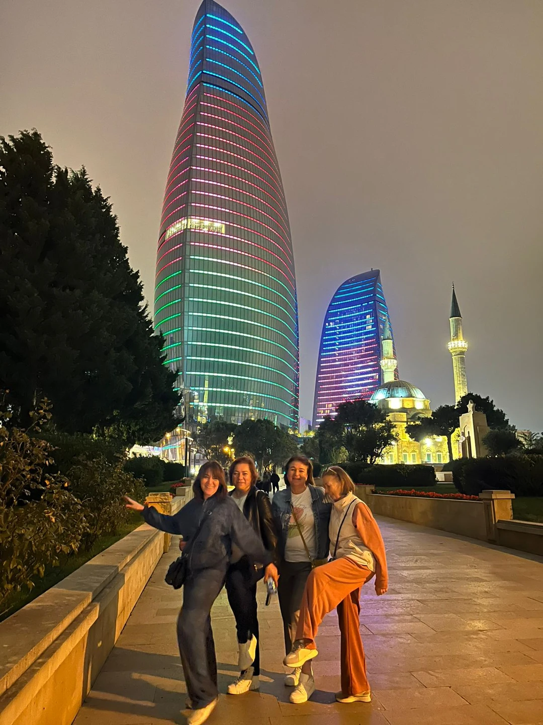 После посещения города Баку хотим оставить отзыв о экскурсии, которую провел для нас харизматичный гид Рауль