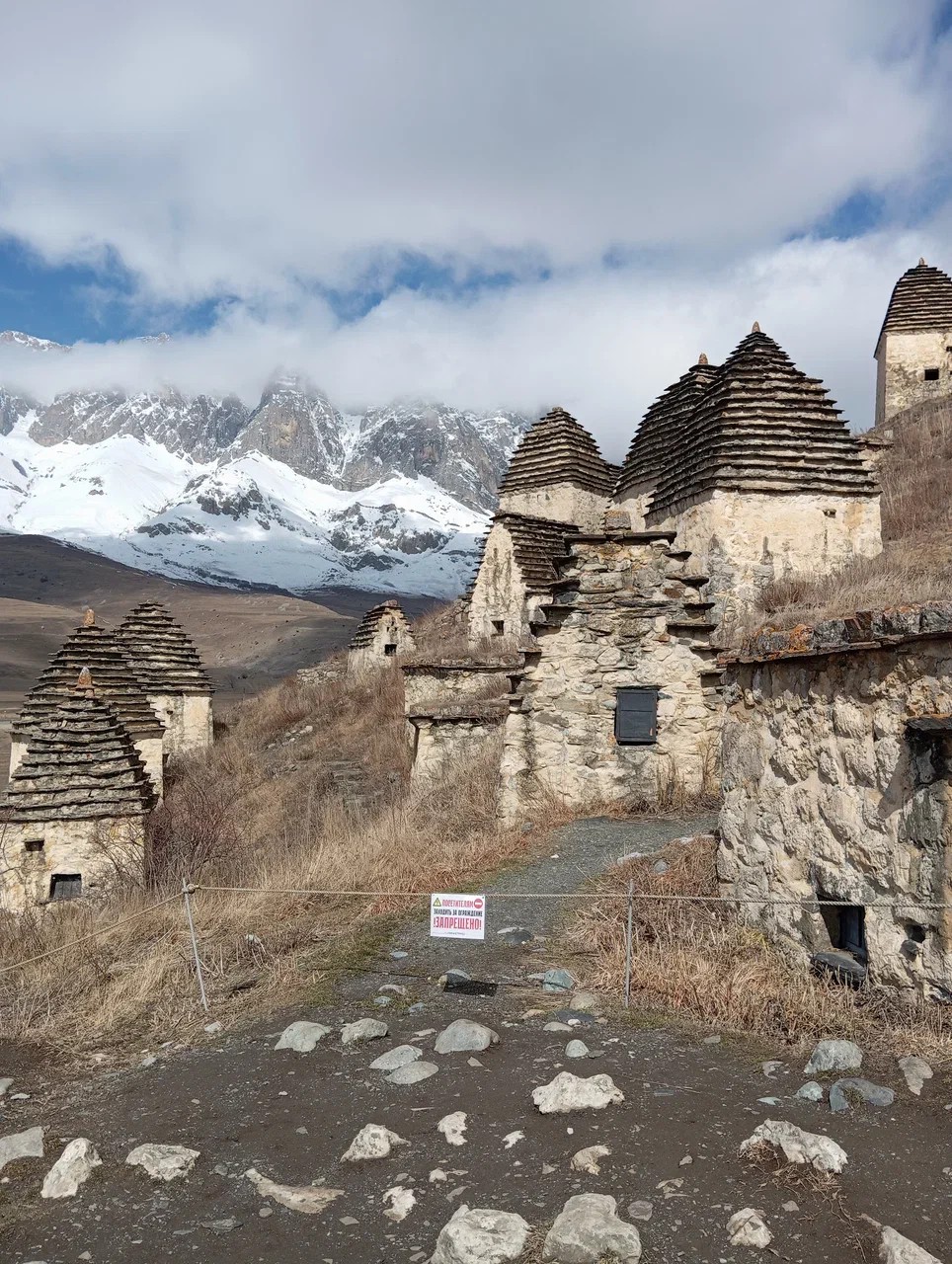 По Северной Осетии с фотографом: три ущелья, лавочка счастья и Мидаграбинское озеро (Дмитрий)