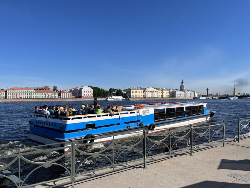 Фото к экскурсии Каналы и разведение мостов: ночной круиз в Петербурге