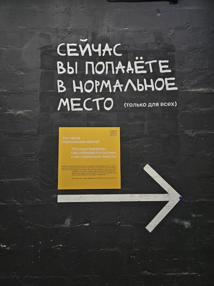 Люблю питерцев за их лаконизм и сдержанность, за чувство юмора и сострадание, за знания, которые они