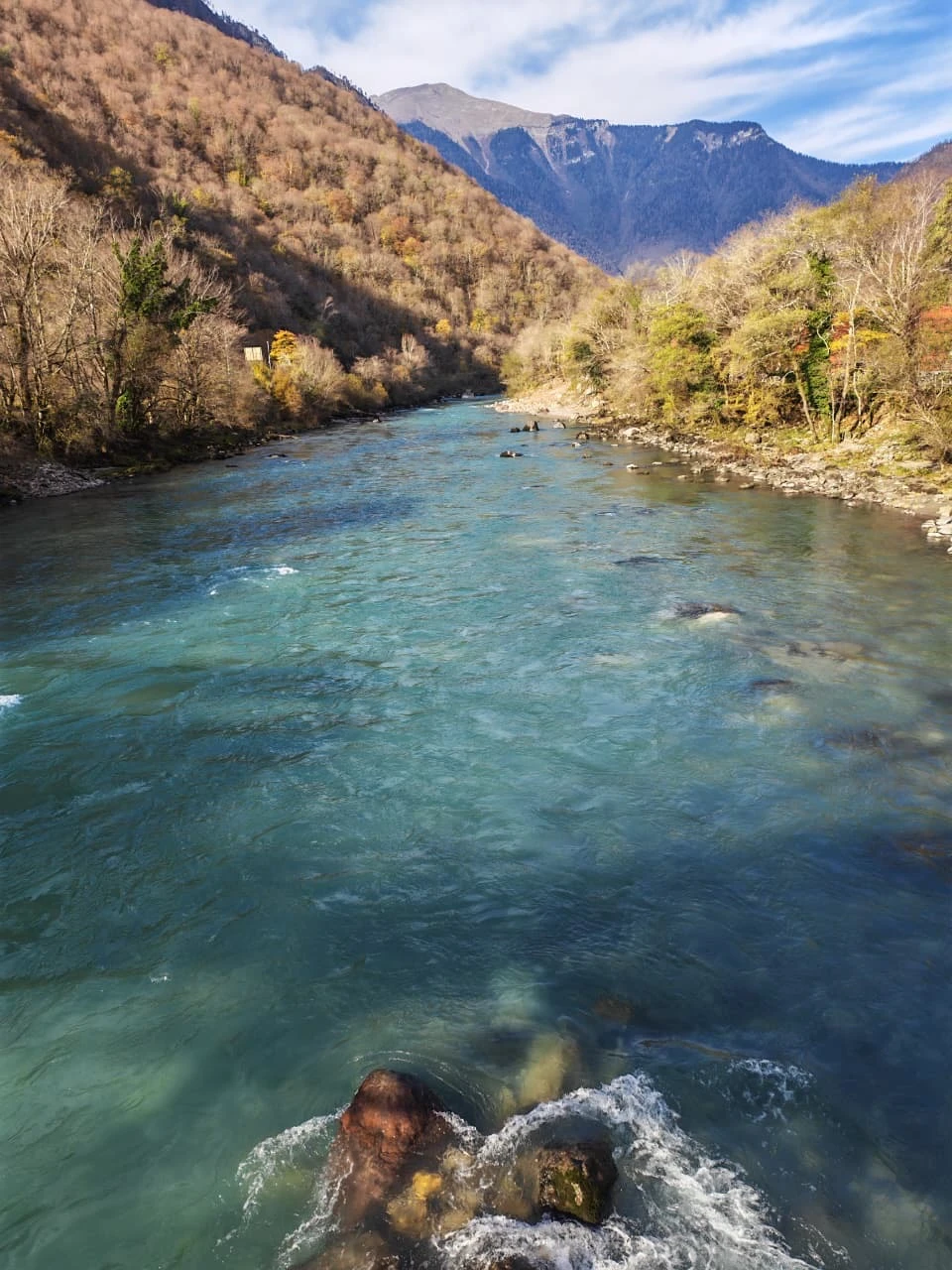 Отличный гид, бусик и экскурсия! Рекомендую! Наш гид был Славик, очень приятный интересный собеседник! Рассказывал не