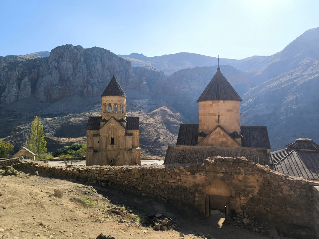 Решили предпочесть индивидуальную экскурсию самостоятельному путешествию на арендованной машине в последний момент и ни на минуту