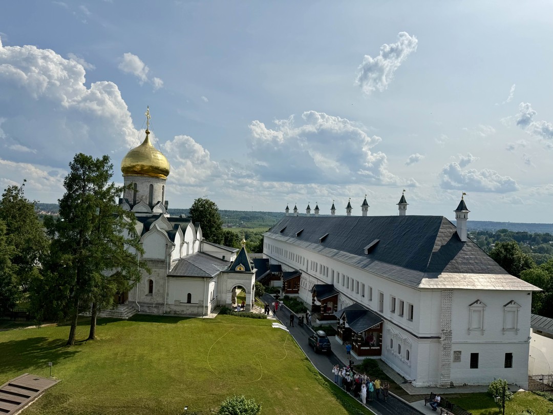Милая душевная экскурсия, очень понравился образ экскусовода, гибкость на протяжении экскурсии. Спасибо