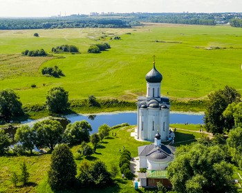 Монастырь на острове, уникальные фрески Андрея Рублёва и храм Покрова на Нерли