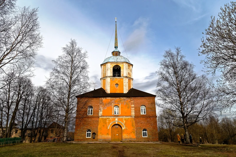Монастыри Тихвина: из Петербурга - к чудотворным иконам