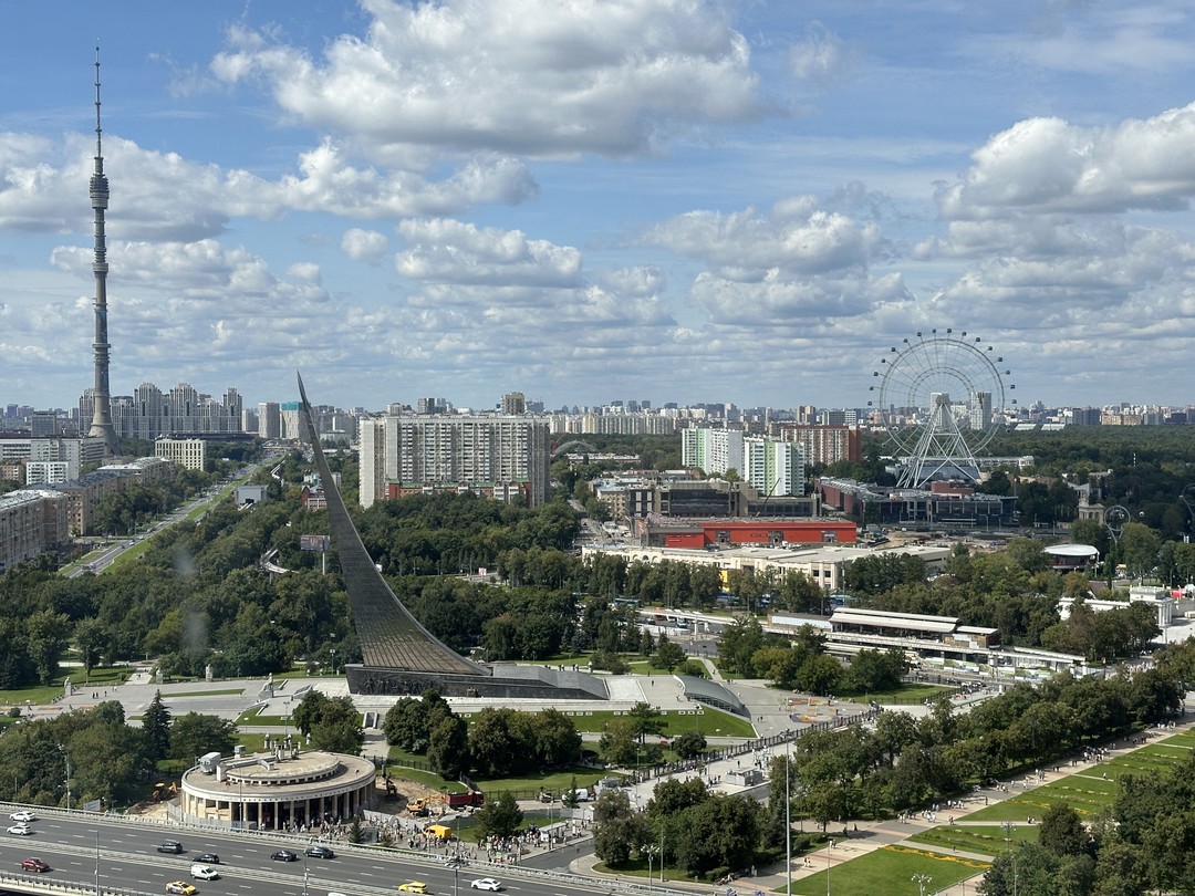 Скажу честно - меня очень манил маршрут и план экскурсии. Необычный, с посещением гостиницы Космос, куда