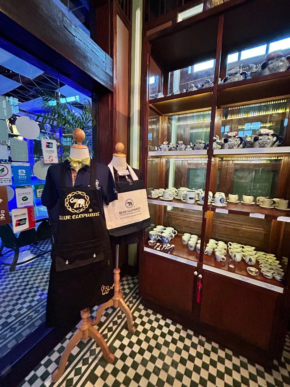 Пхукет-таун хоть и небольшой, но очень многогранный. Мы были тут не первый раз, но на экскурсии