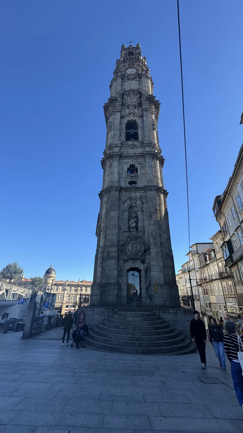 Благодарю Всеволода за прекрасную экскурсию. Прогулка была очень легкой, много интересного узнала, попробовала разный портвейн