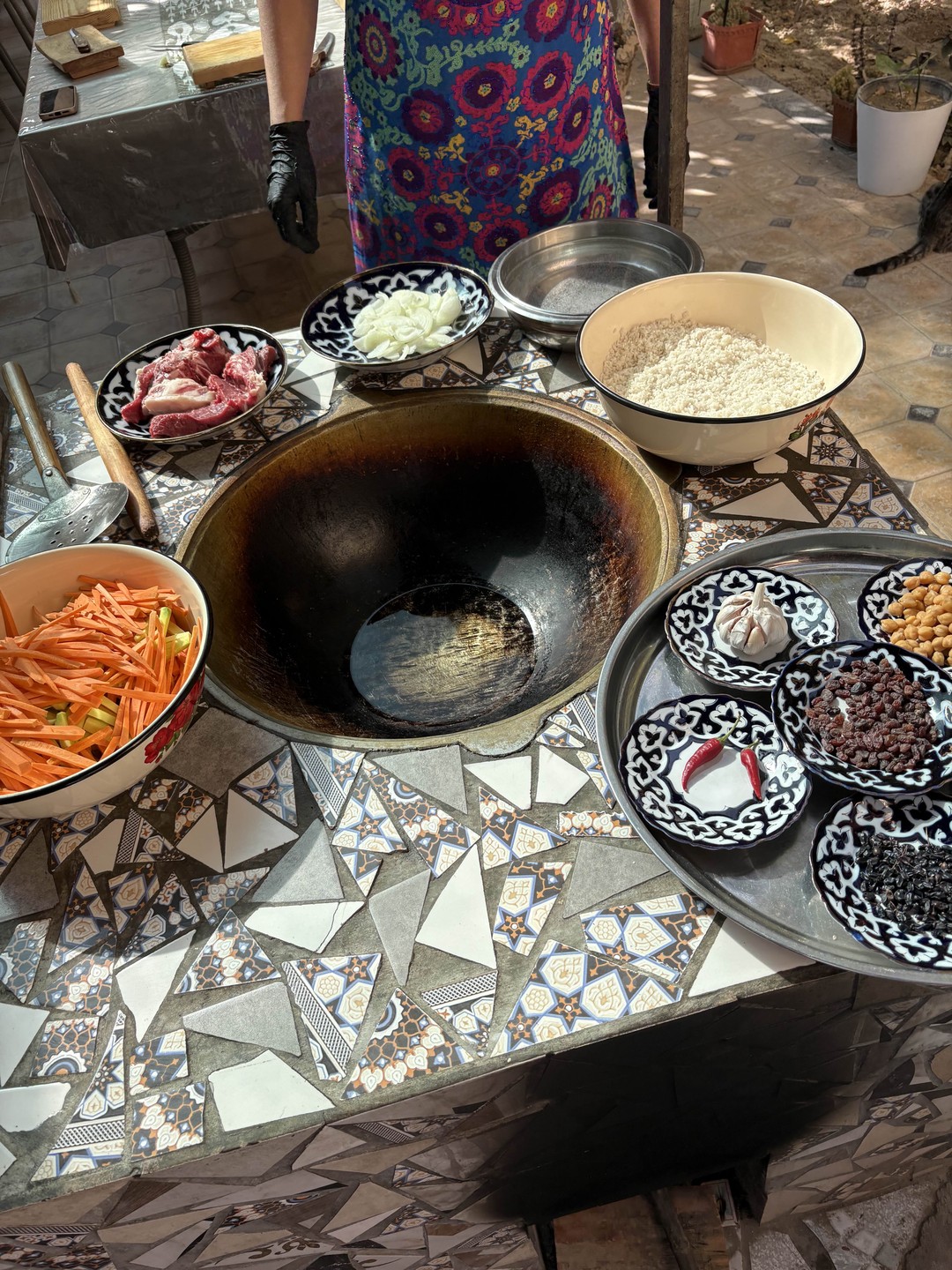 Отлично провели время в гостях у Нозы и ее семьи! Вместе приготовили Самаркандский плов. Поболтали о