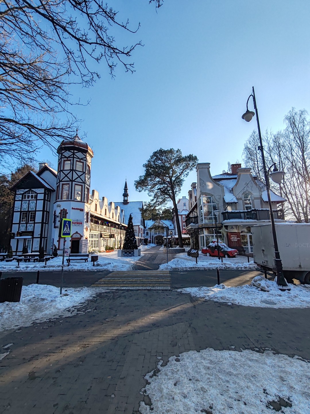 Были на экскурсии больше 8 часов) Антон замечательный рассказчик) экскурсия пролетела незаметно) как то тепло) хотя
