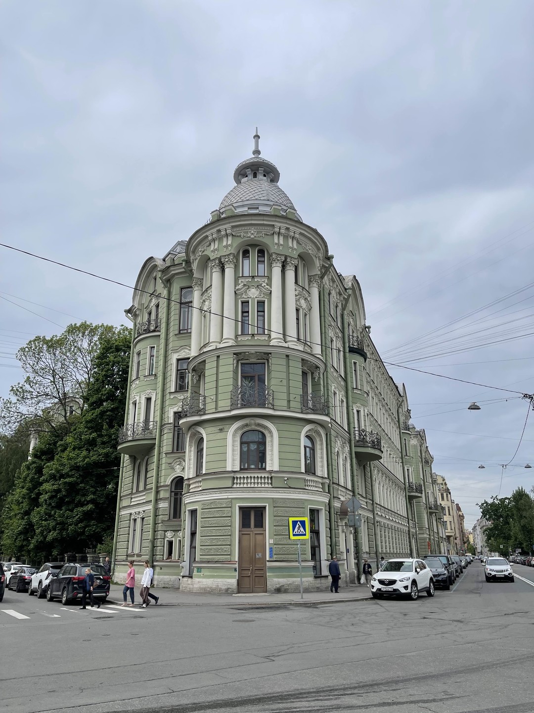 Два часа прошли незаметно. Узнала про историю Петроградки как и когда она поднялась от захолустья до