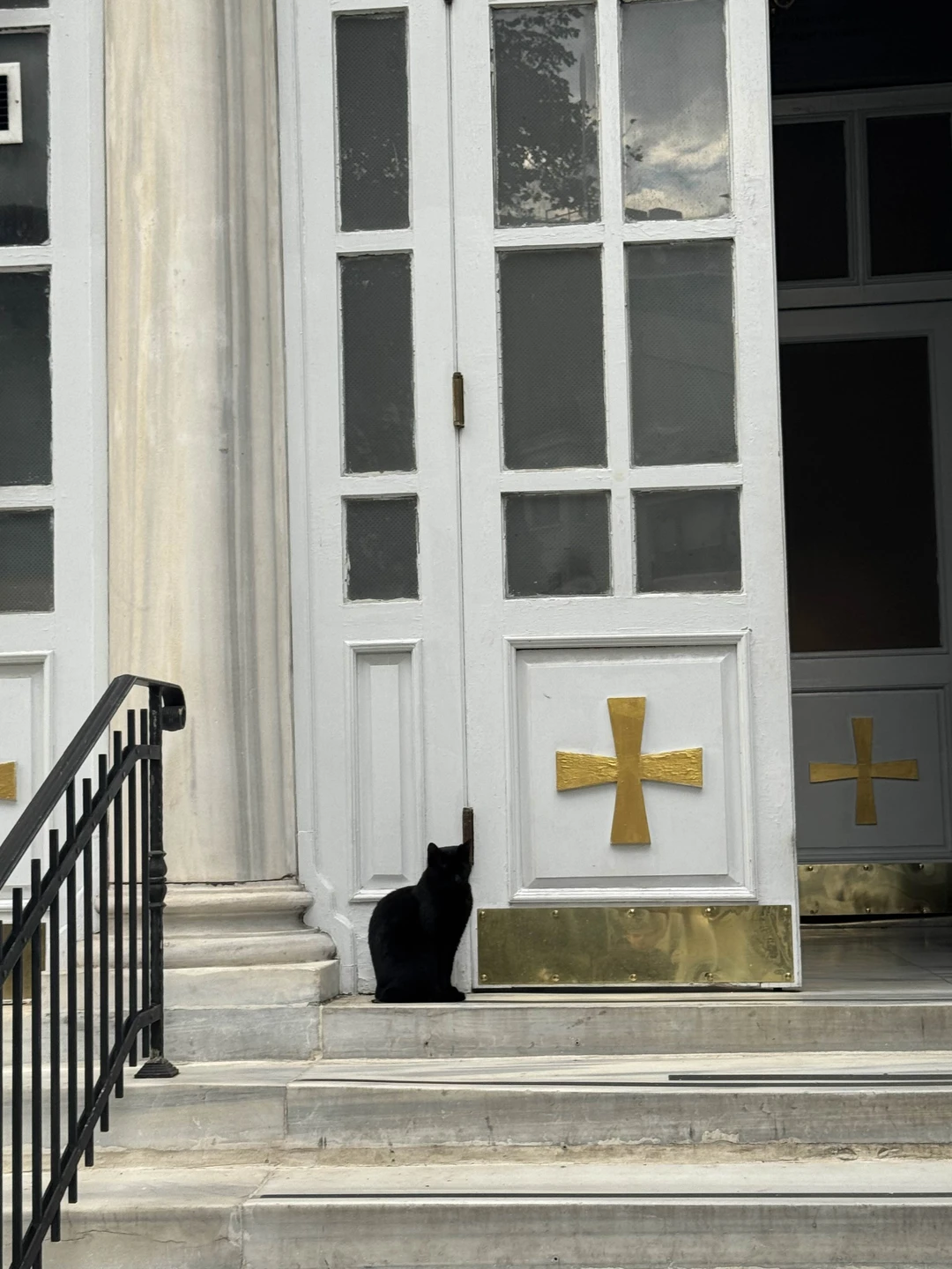 Дмитрий провел для нашей семьи экскурсию. Все было четко, без накладок. Локации интересные и комфортные к