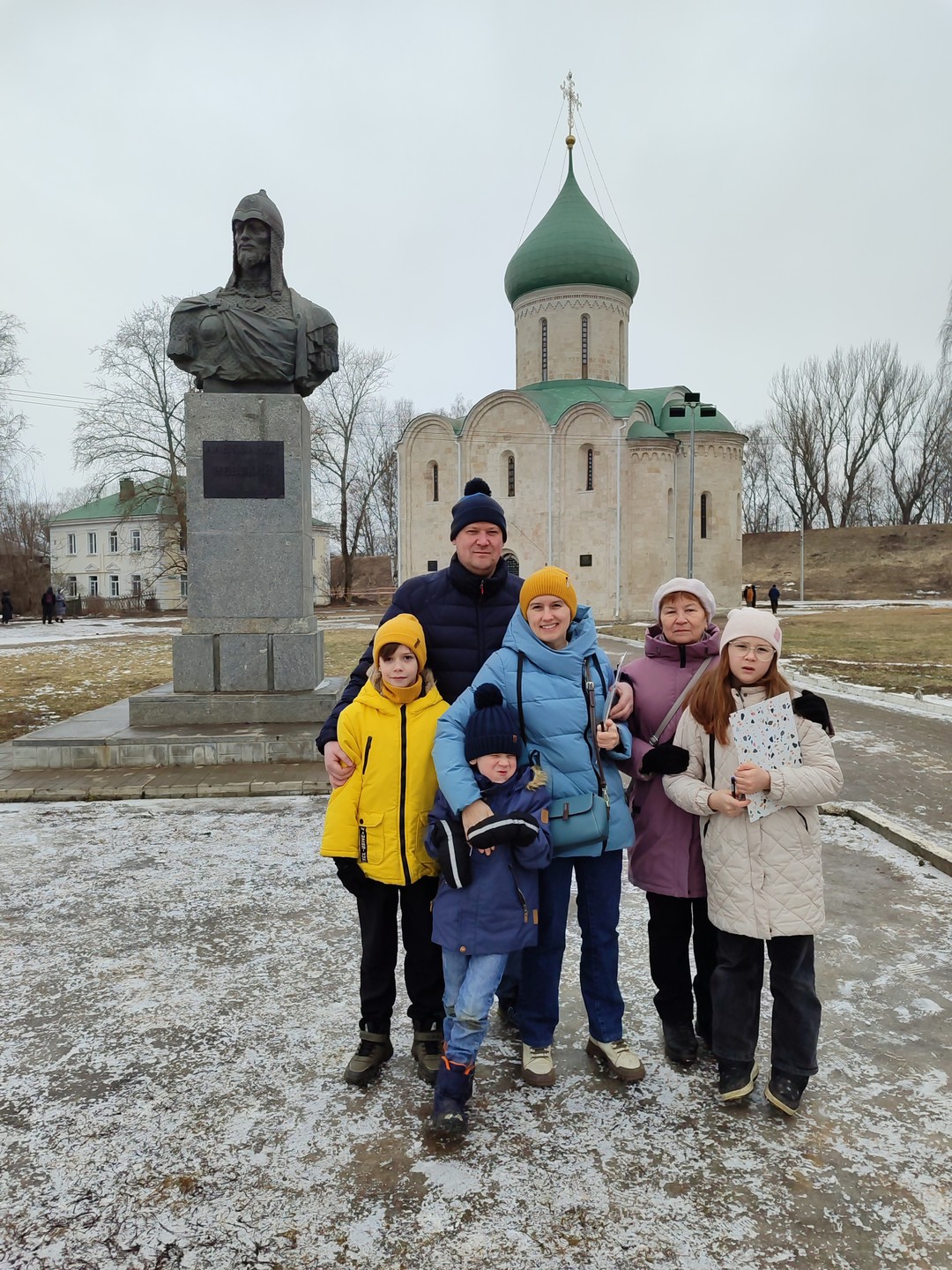 Очень понравилась квест- экскурсия с Анной. Интересно и познавательно. С удовольствием разгадывали загадки, при чем Анна