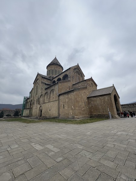 По договоренности, мне провели индивидуальную экскурсию. Проводил ее гид Алик. Это был самый комфортный, чуткий и