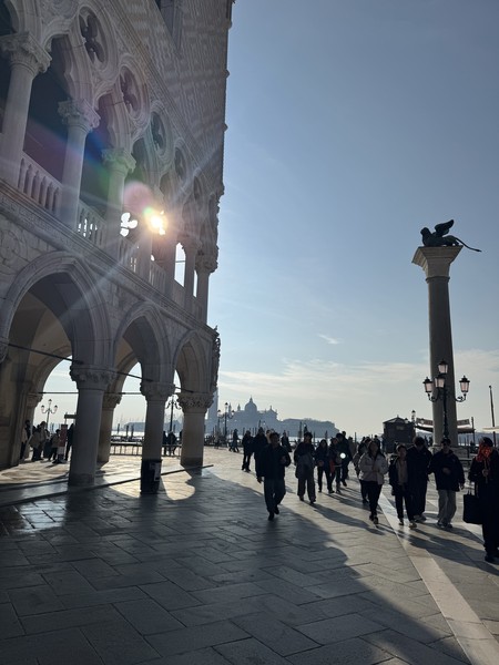 Прекрасная экскурсия! Удобная и структурированая подача информации. Увидели отдельные места, о которых даже не знали. Благодарю