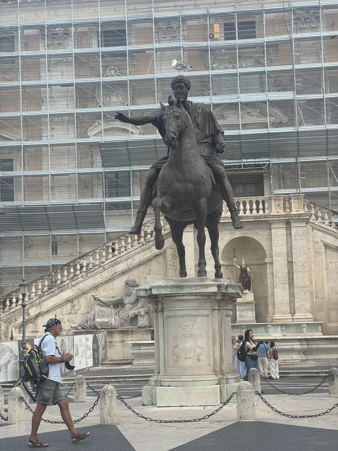 Экскурсия была комфортная и интересная. Хотелось бы больше мест посетить. Были достаточно долгие перерывы в соборах