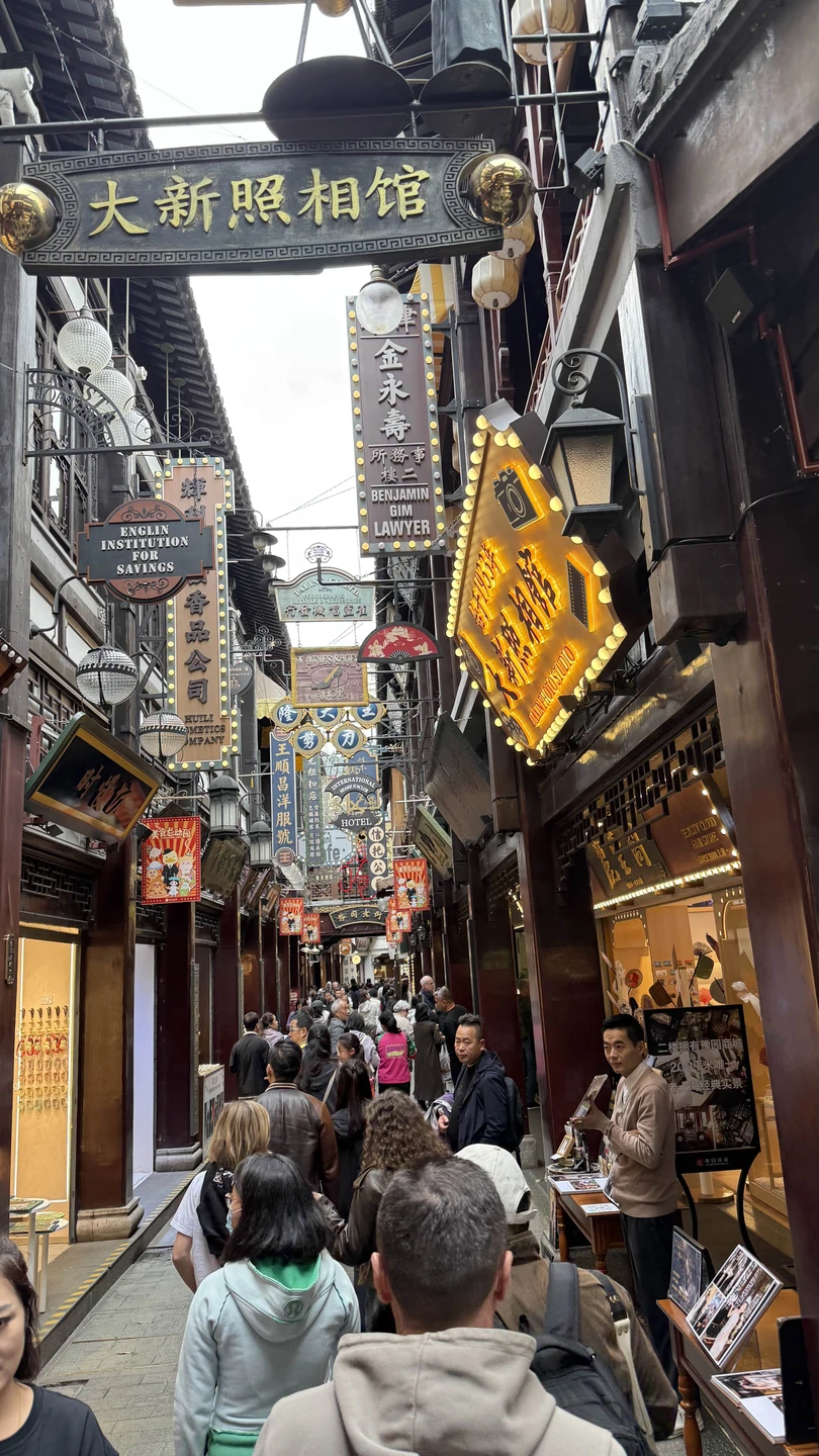 Для первого знакомства с Шанхаем прогулка получилась замечательная. Посетили основные локации. Передвижения были и на такси