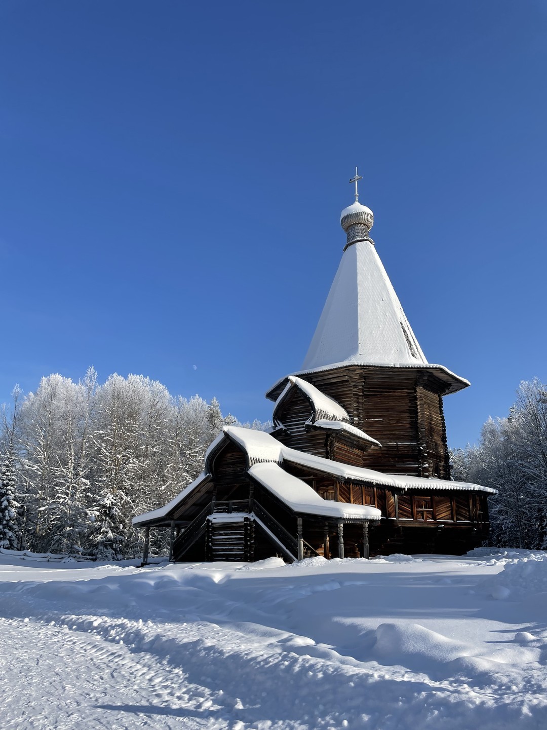 Невероятно повезло с погодой. Сказочная экскурсия! Алексей интересно рассказывал про районы архангельской области и старинный уклад