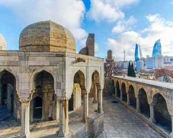 Старый город и улица Низами