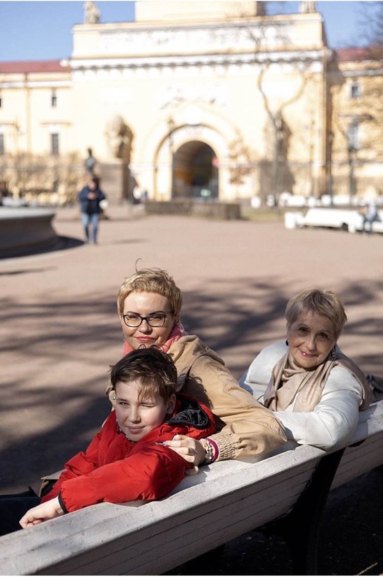 Когда я выбирала фотопрогулку, передо мной стояла непростая задача. Я приехала в Санкт-Петербург с сыном-подростком, который