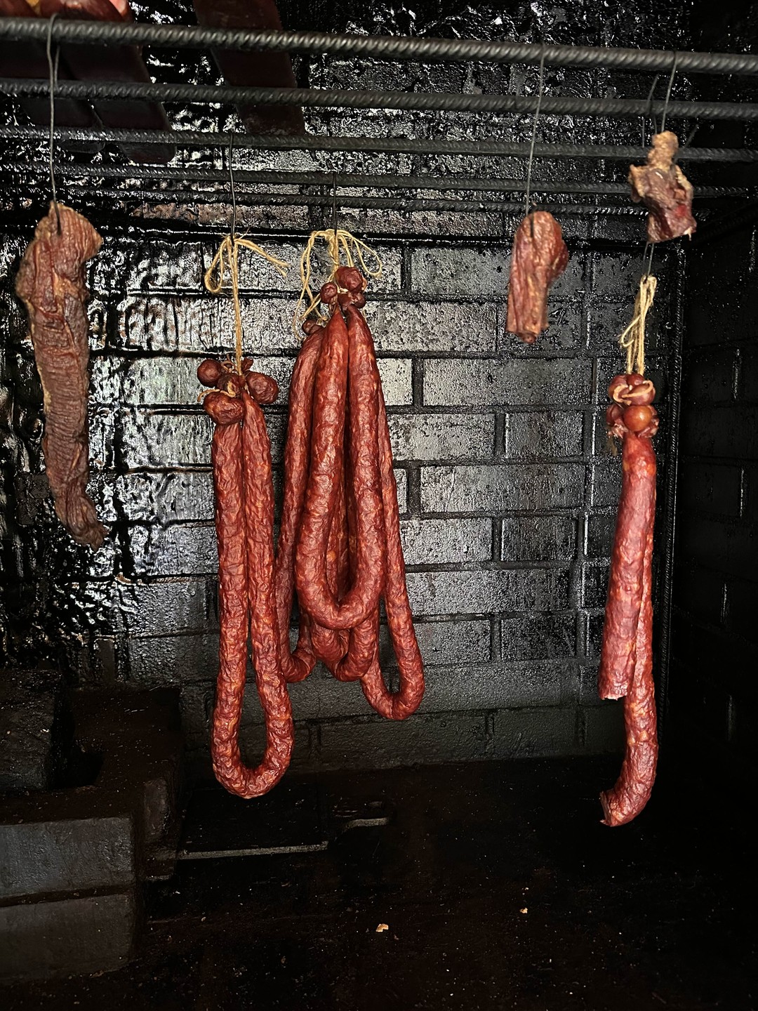 Я всегда путешествую ради еды. Все было замечательно! Вины натуральные, мясо и сыры - натуральные продукты. Рекомендую от души!