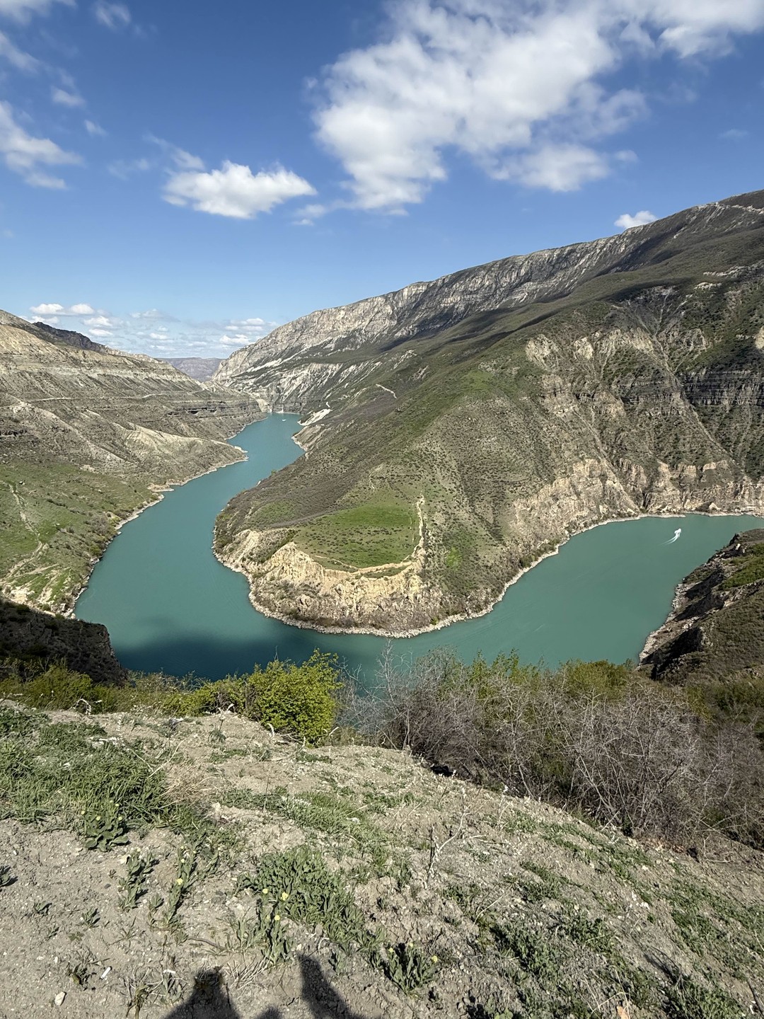 Брала экскурсию со спуском к воде и катанию на лодках. Экскурсовод смог показать самые красивые локации