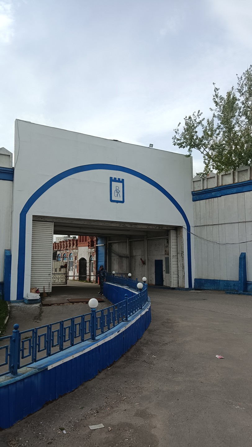 Рассказчик в бункере чудесный, но хотелось более структурированного рассказа. Возможно это сложно из-за отсутствия сведений или
