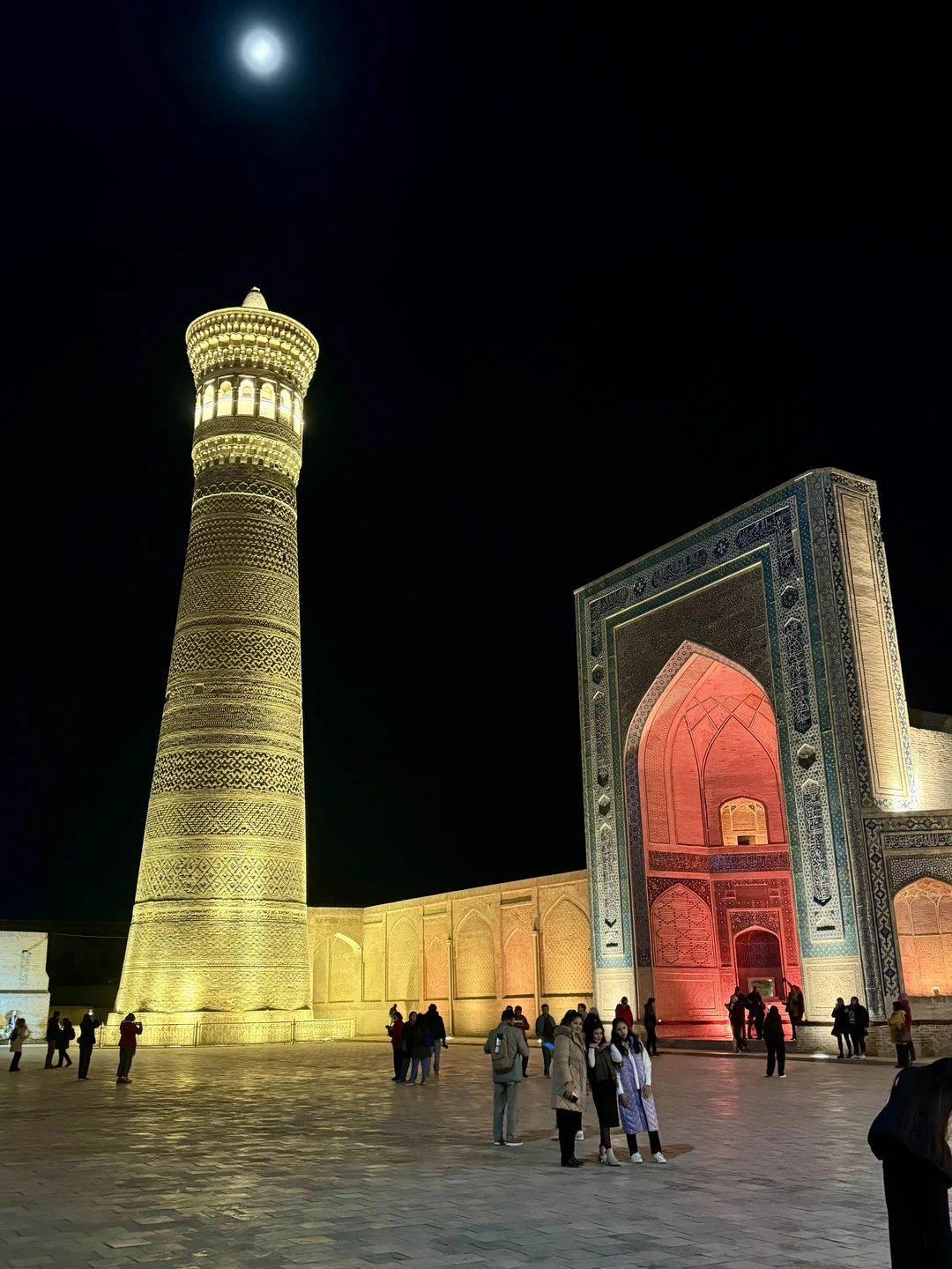 Благодарю за прекрасное пребывание вашей замечательной стране, организацию и профессиональных гидов. От себя пожелал бы немного