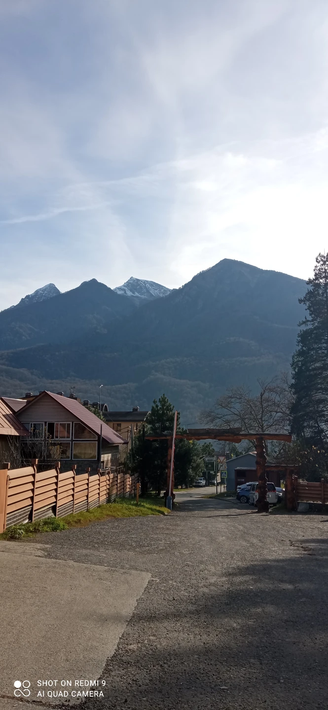 Хочется поблагодарить за увлекательную экскурсию отличного гида Марину с предельно аккуратным водителем. Все соответствовало ожиданиям и