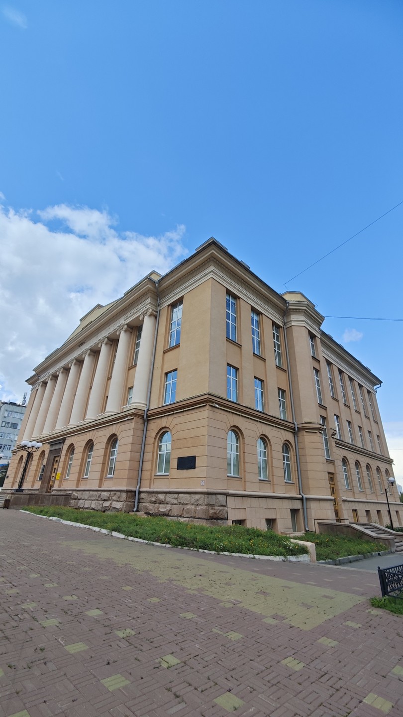 Неплохой вариант, с учётом того, что у нас было мало времени, да и выбор экскурсий в Челябинске (по крайней мере на этом ресурсе) не велик