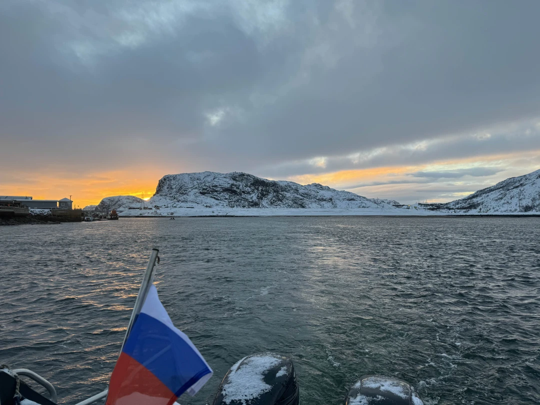 Спасибо большое капитану Кириллу! Хороший катер, теплая каюта. Китов не увидели, зато увидели тюленя и морских свинок))