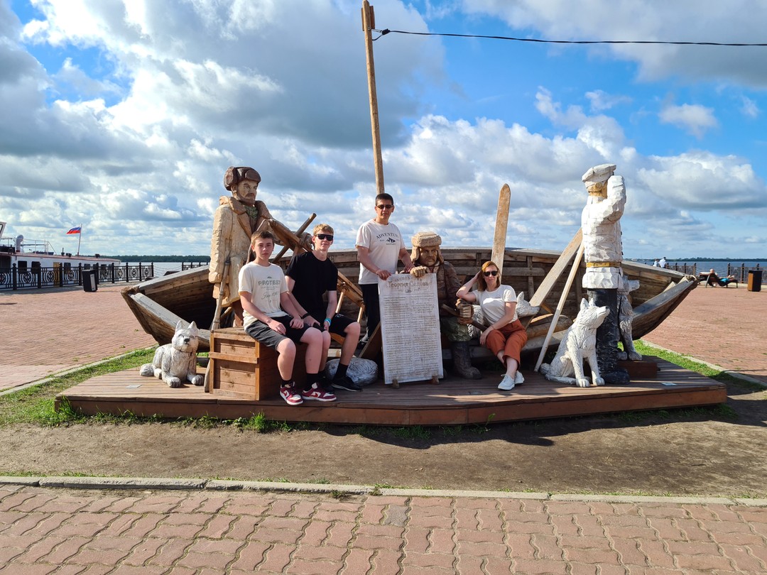 Здравствуйте. Мои рекомендации: подберите по маршруту экскурсии красивые места для фото. И эти места включите в