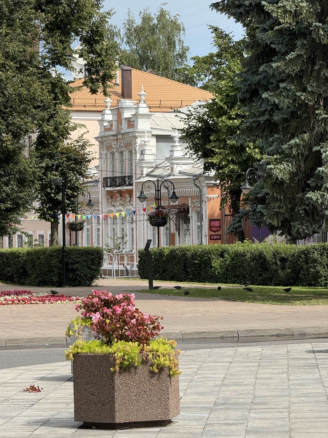 Очень понравилась экскурсия с Александрой, с удовольствием прогулялись с семьей по достопримечательностям Смоленска. Александра прекрасный рассказчик
