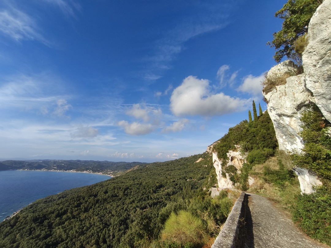 Мы на Корфу впервые. Экскурсию взяли, как всегда делаем, в первые дни нашего путешествия, чтобы познакомиться