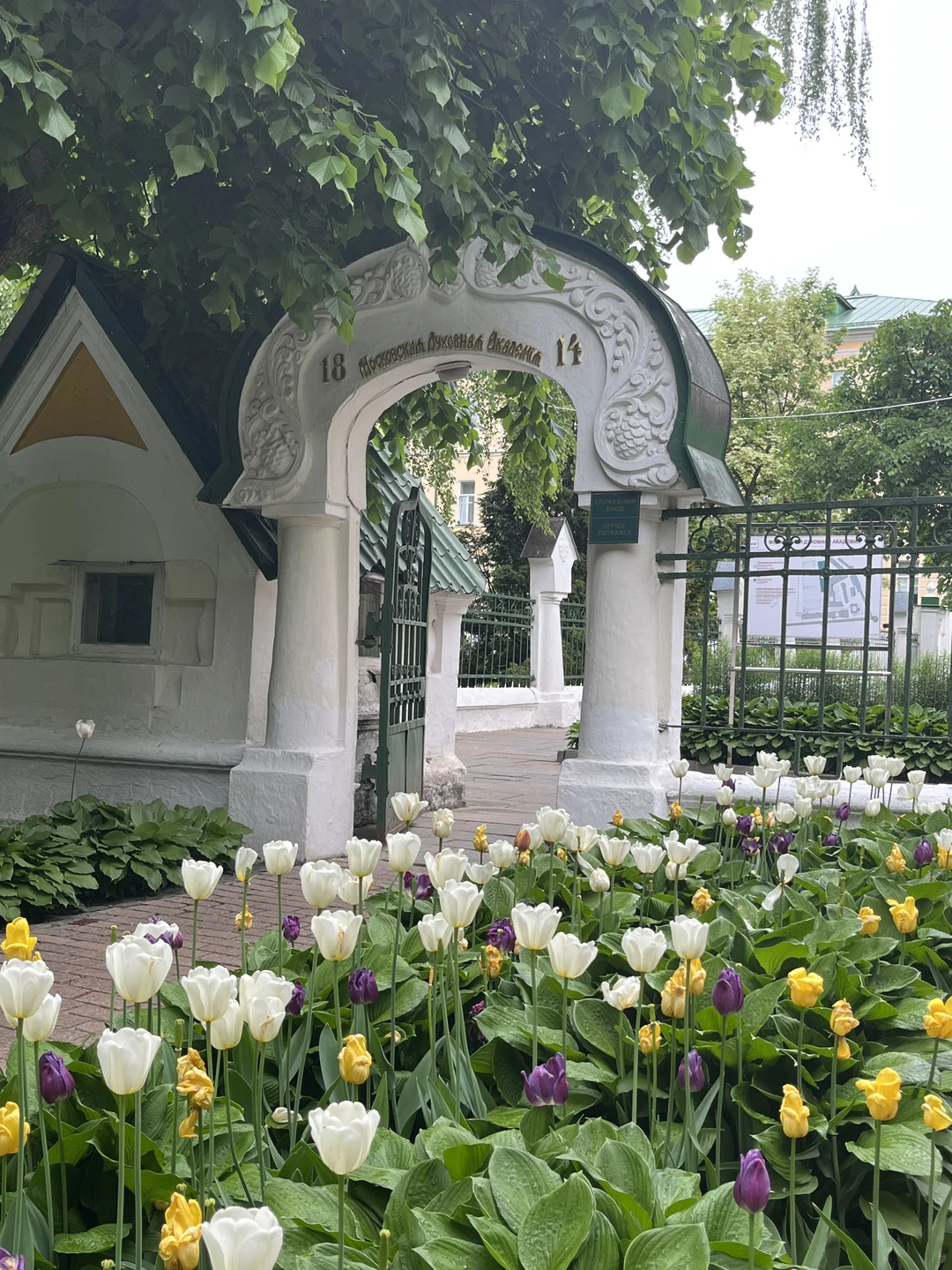 Очень понравилась экскурсия и ее замечательный экскурсовод! Лавра открылась для нас совсем с другой стороны! Огромное