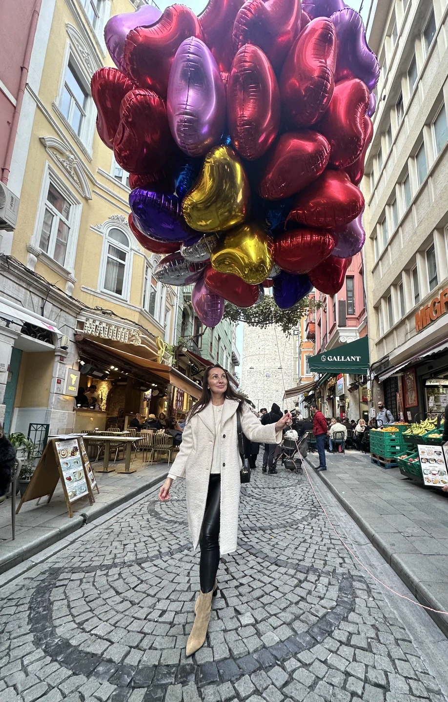 В Стамбуле и на Истикляль бывала много раз, но никогда не заглядывала на удаленные улочки и в пассаж