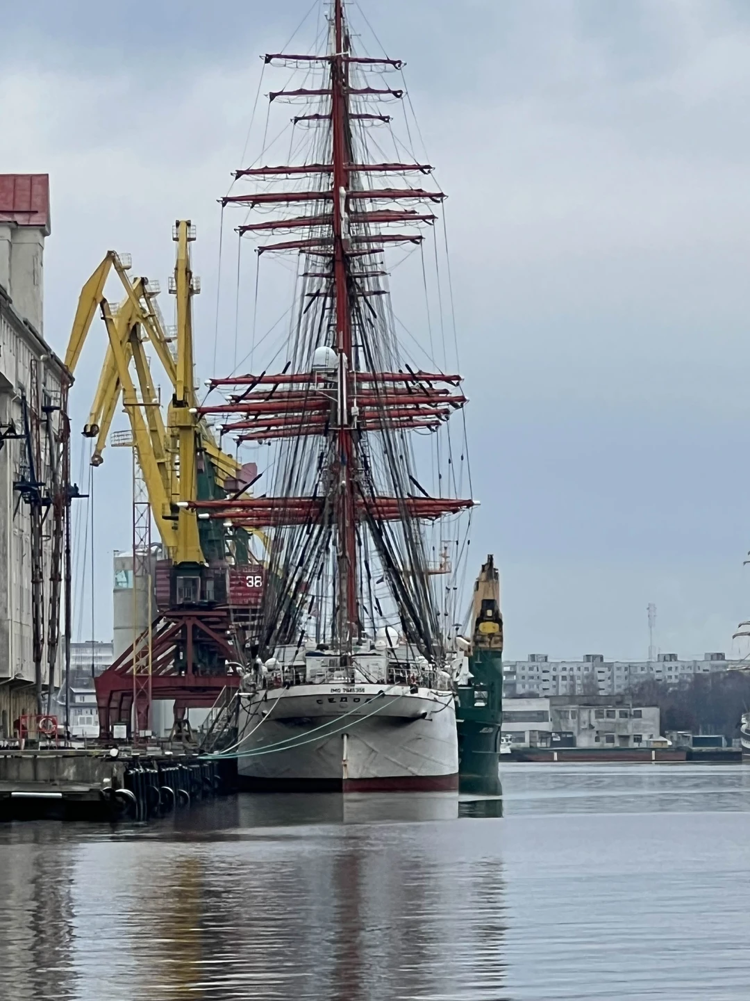 Очень удобный формат экскурсии. Мы прилетели рано, заселение в отдельный днем. Нас забрали прямо из аэропорта