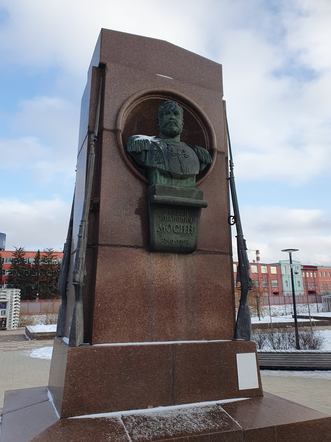 Хочу поблагодарить Людмилу за увлекательную, интересную и познавательную экскурсию по Туле. Скажу честно, что история наводит