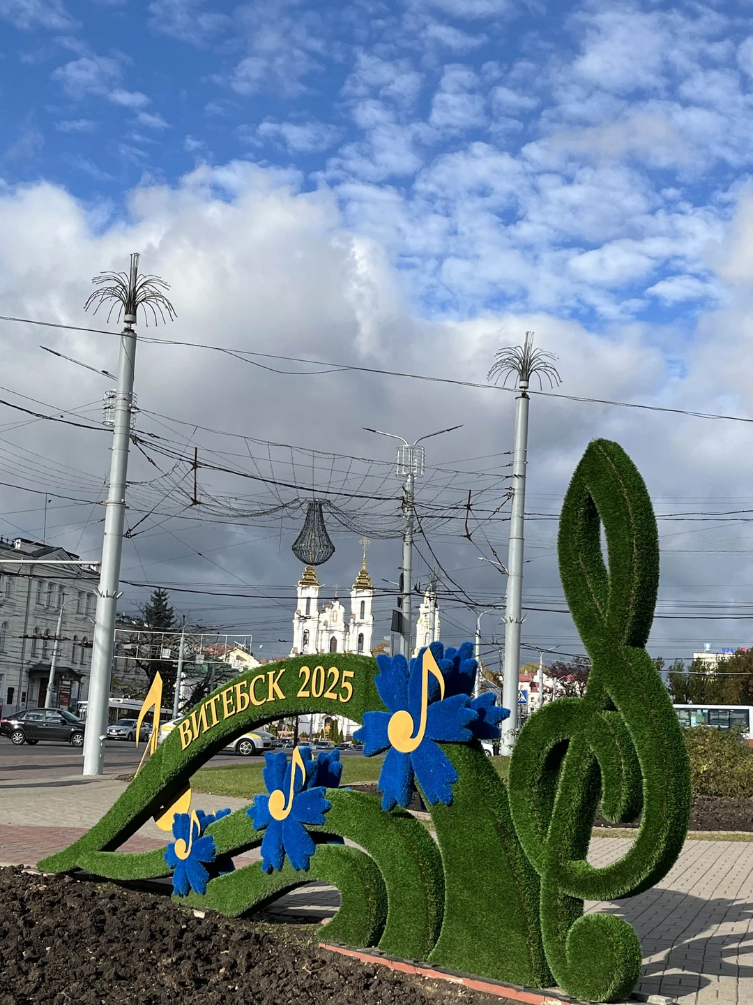 Гид Ирина-профессионал своего дела!!! Нам очень повезло познакомится с городом именно с ней! Маршрут исторически грамотно