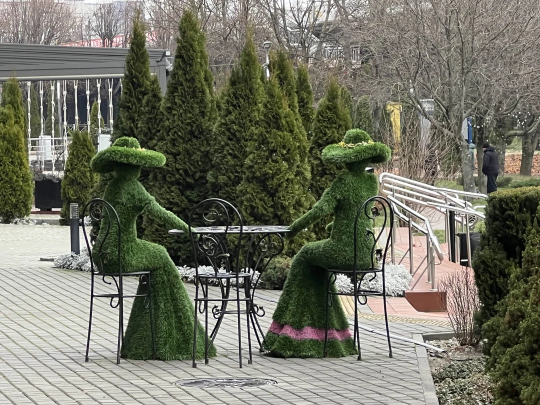 Очень удобный формат экскурсии. Мы прилетели рано, заселение в отдельный днем. Нас забрали прямо из аэропорта