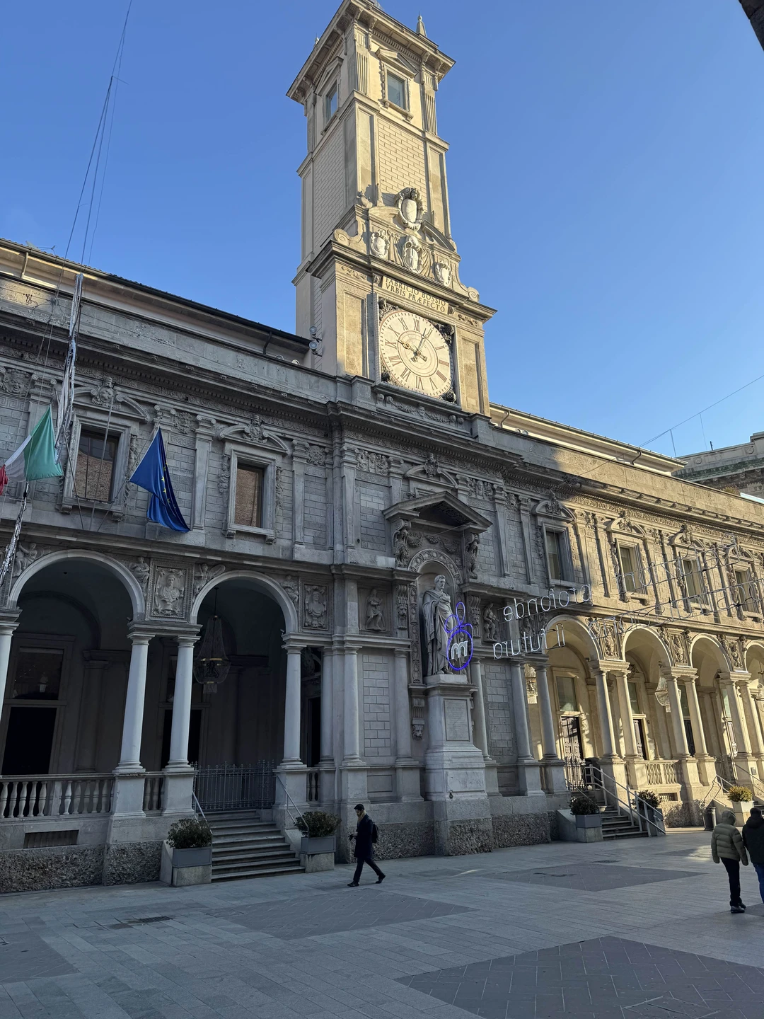 Были на экскурсии по Милану с гидом Артуром, остались довольны