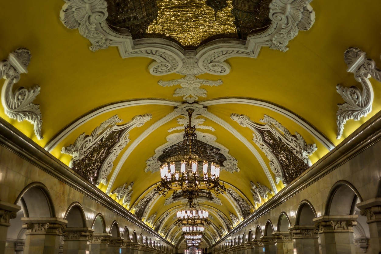 Под семью холмами: самые красивые станции московского метро