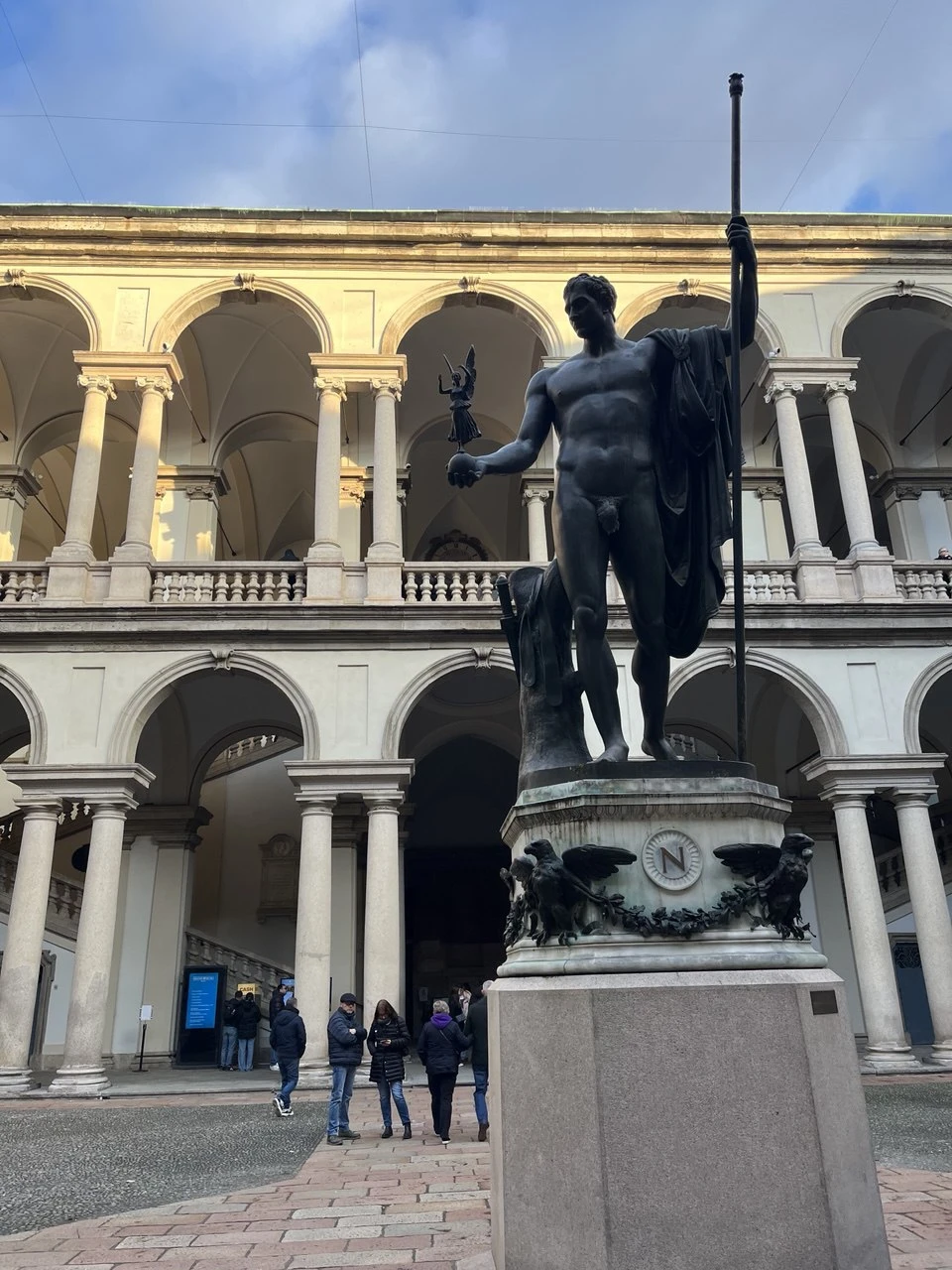 Огромное спасибо Артуру, что откликнулся на нашу просьбу провести экскурсию - просили день в день и