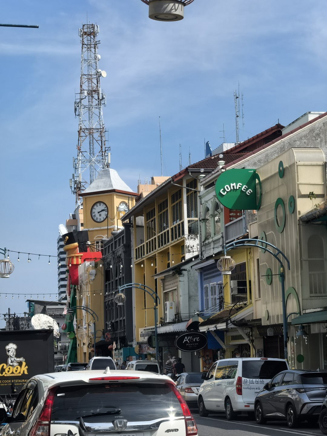 Татьяна прекрасный рассказчик и организатор экскурсии, она показала нам несколько храмов, старую часть города, парк, рынок