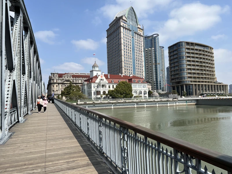 Экскурсия прошла очень интересно и насыщенно. Анна рассказывала много исторических событий: о стране, городе, отвечала на