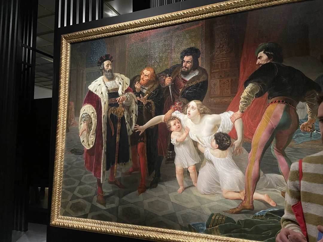 Никита- потрясающий гид! Не спешный, внимательный, подбирает точные описания к каждому сюжету:)