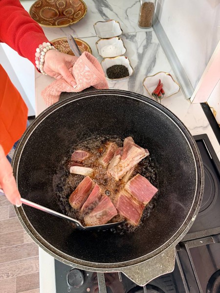 Наш гид Равшан очень приятный, лёгкий в общении, внимательный. Всегда был готов ответить на вопросы и